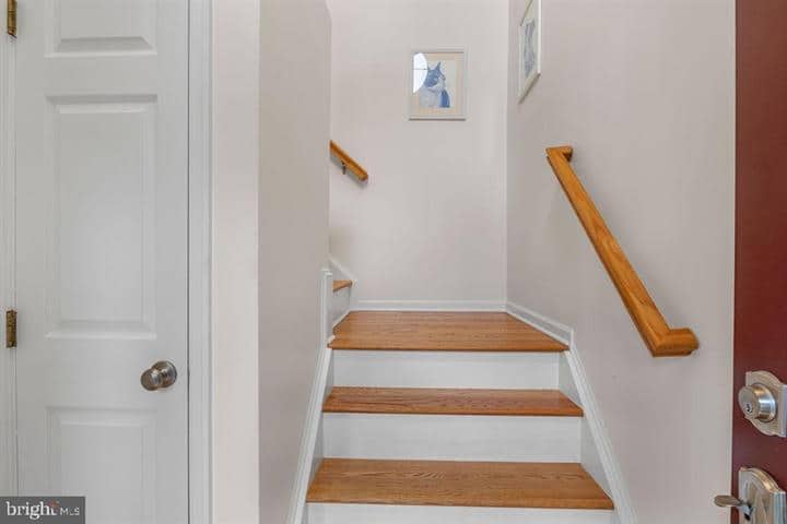 Entry staircase with wood treads and white risers at 2969 Kildare Lane