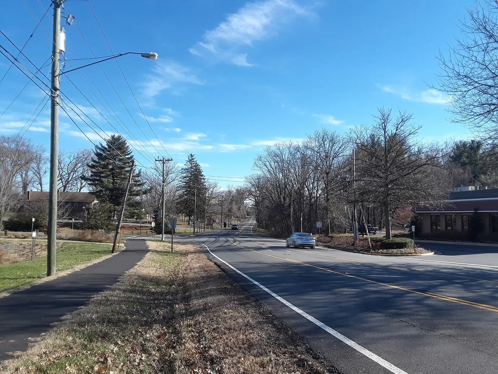 Georgetown Pike and an adjacent walking path in Great Falls