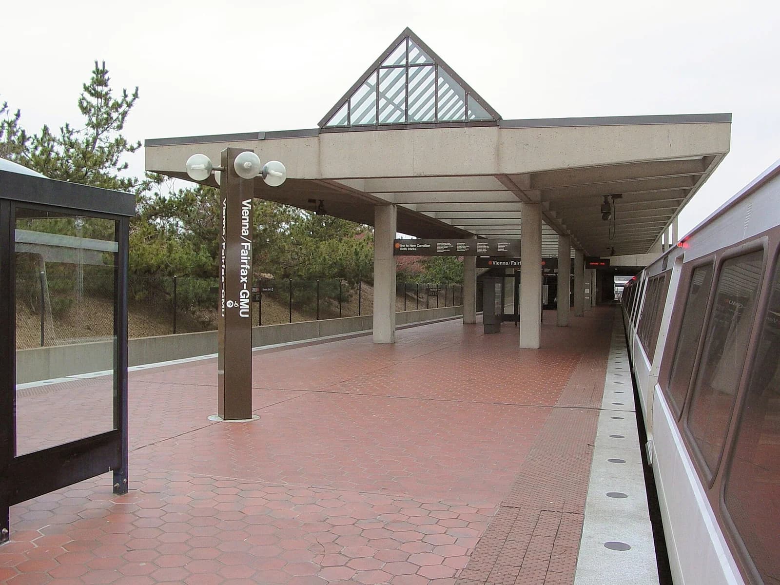 Platform and train at Vienna Fairfax-GMU Metro station